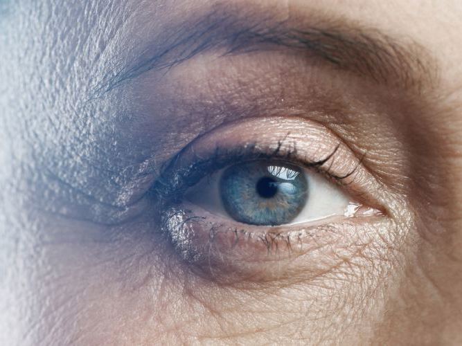 Nærbilde av et øye hos optiker | Aleris